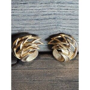 Trifari Crown Signed Vintage Clip On Feather Flame Gold Tone Earrings Textured